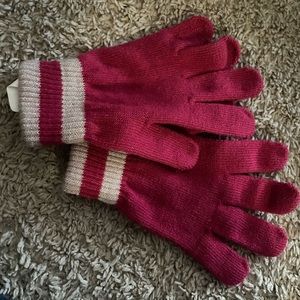 Pink winter gloves